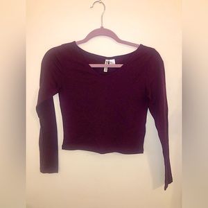 🔮 H&M DIVIDED Maroon V-Neck Long Sleeve Crop Top. Size M.